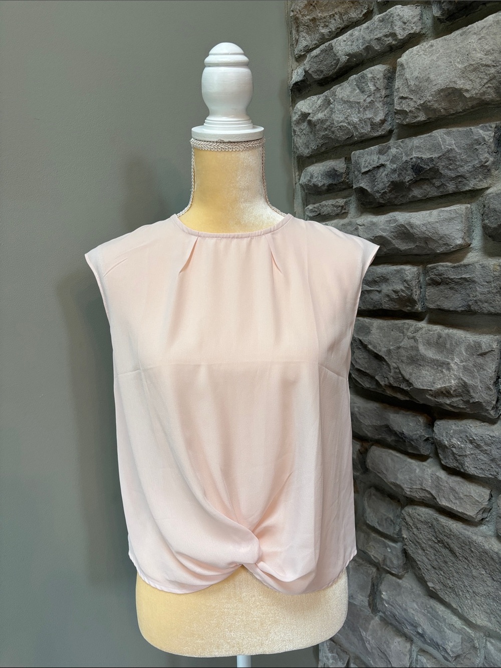 Banana Republic Women’s Soft Pink Sleeveless Twist-Front Top, NWOT, XSP